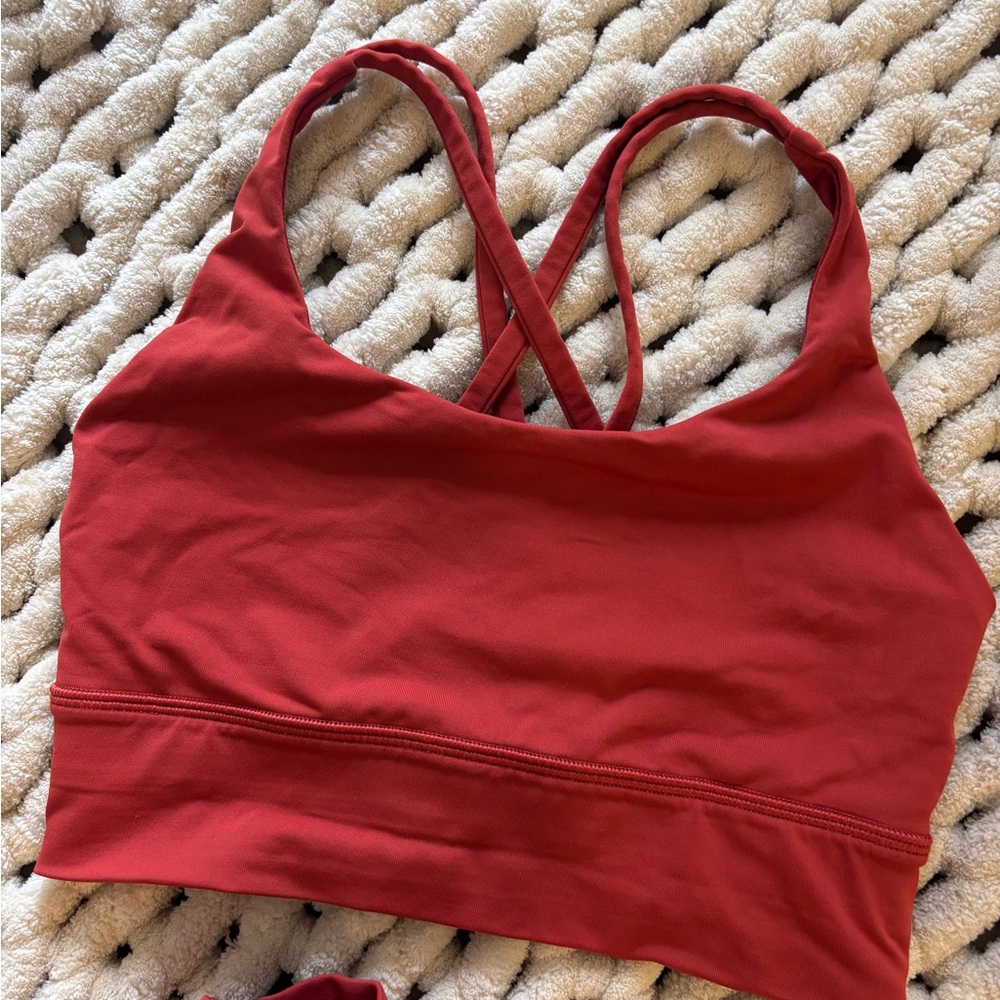 Lululemon Red Sports Bra with Adjustable Straps and Seamless Band